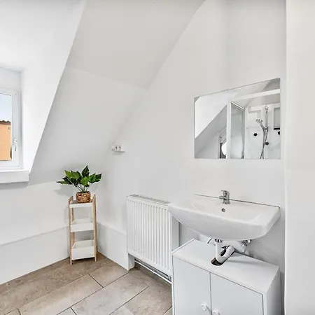 Es04 Teamwohnung In Esslingen - Ideal Fuer Monteure - Ls Crewcomfort Wir Haben Weitere In Gesamten Grossraum Lägenhet Oberesslingen